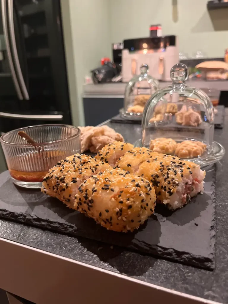 Accords mets et vins créatifs lors d'une dégustation à domicile en Provence avec Au Cours du Vin.